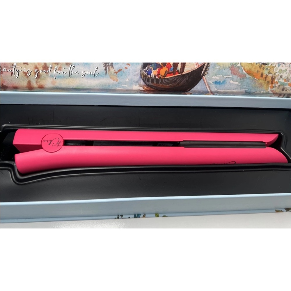 LeChic Ionik Ceramic Flat Iron Dark Pink. Never Used .. NEW lifetime warranty